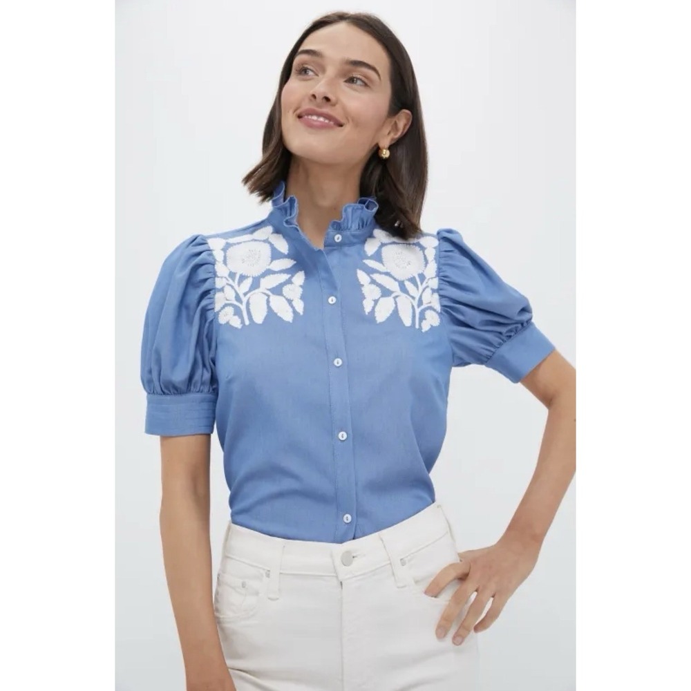 Tuckernuck Hyacinth House Louisa Blouse women size Medium Chambray Embroidered